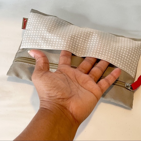 Swiss Travel Flight Toiletry Bag Kit - Picture 9 of 11